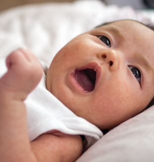 Baby mouth opening cue